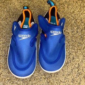 Speedy water shoes little kids size 9/10